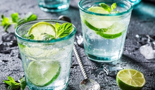 Uống nước chanh kiểu này, nhiều người đang tự đầu độc chính mình