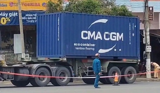Tạm giữ lái xe container gây tai nạn khiến 2 dì cháu tử vong
