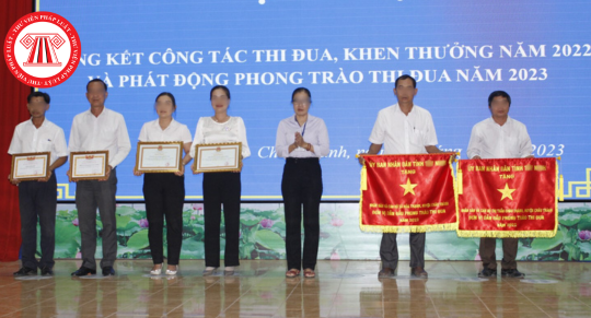 Nội dung thêu Cờ thi đua của Đại học Quốc gia