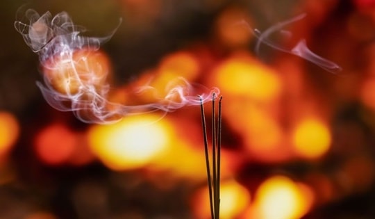 4 khung giờ thắp hương mùng 1 tháng 8 âm lịch Giáp Thìn 2024 đem lại nhiều may mắn