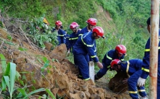 Người phụ nữ tử vong khi lao xe xuống vực sâu 160m