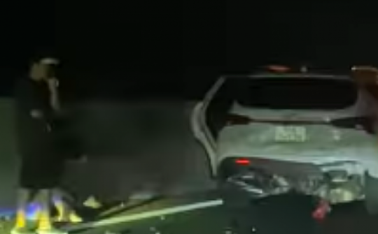 5 xe tông liên hoàn, cao tốc Dầu Giây - Phan Thiết đóng đường