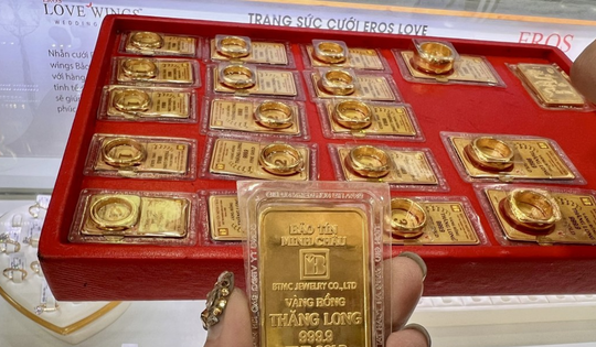 Điều gì đang xảy ra với giá vàng?