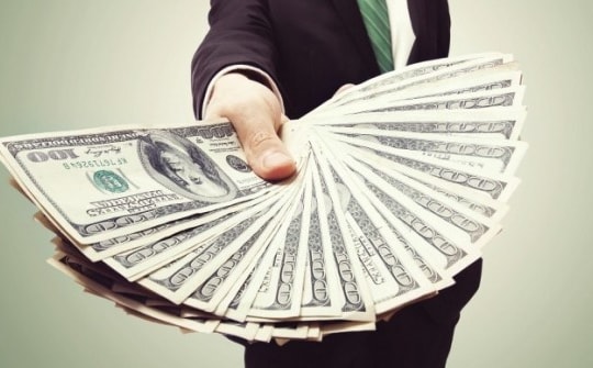 CEO một chuỗi bán lẻ có thu nhập cao gấp 2.100 lần so với nhân viên