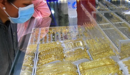 Giá vàng miếng SJC bất ngờ giảm mạnh