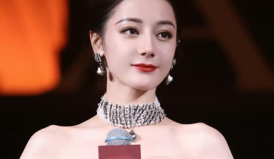 Địch Lệ Nhiệt Ba lại bị lừa