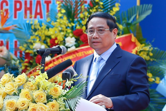 THỦ TƯỚNG: CON NGƯỜI LÀ NGUỒN LỰC QUÝ GIÁ NHẤT ĐỂ XÂY DỰNG VÀ BẢO VỆ TỔ QUỐC*