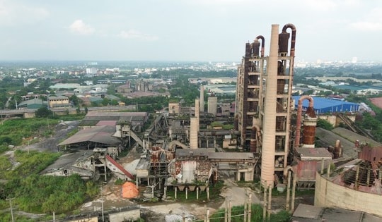 Cảnh xuống cấp của Nhà máy xi măng Hữu Nghị sau tuyên bố phá sản