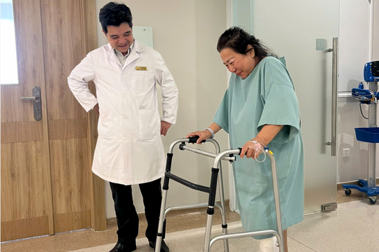 Tìm lại bước đi tự nhiên nhờ công nghệ thay khớp gối nhân tạo 3D