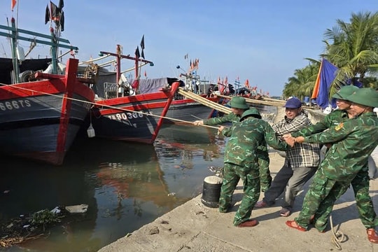 Thông báo cho học sinh Hà Nội nghỉ học tránh bão Yagi (bão số 03) từ ngày 07/9/2024