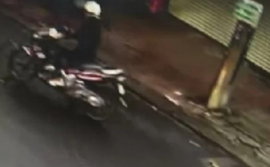 Truy tìm nam thanh niên giật 450 tờ vé số của cụ bà tại Buôn Ma Thuột