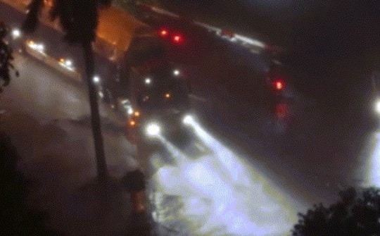 Bão Yagi quần thảo Hà Nội, gió gầm rít giật liên hồi, cây đổ gây mất điện