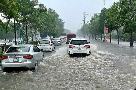 Cảnh báo ngập úng nhiều tuyến phố nội thành Hà Nội