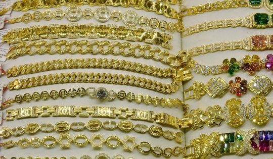 Giá vàng hôm nay 8-9: Vàng miếng SJC rời đỉnh, vàng nhẫn vẫn cao chót vót