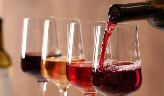 Uống rượu bia trước khi quan hệ tình dục làm tăng ham muốn nhưng nguy hại cho sức khỏe