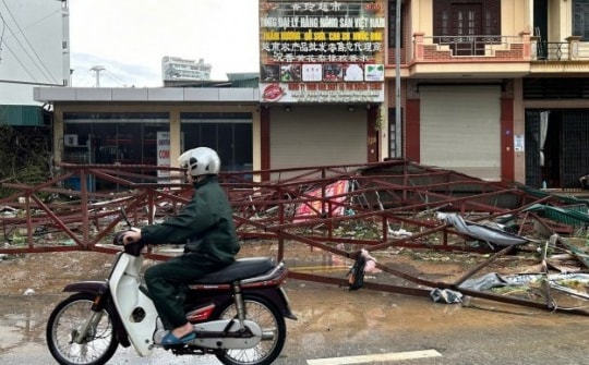 Ấm lòng những hình ảnh đẹp trong cơn bão số 3