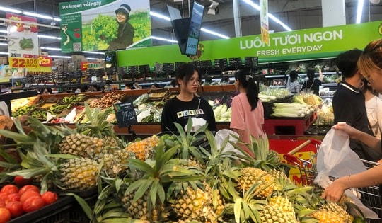 Nước lũ dâng gây sạt lở, ảnh hưởng sản xuất nông nghiệp, giá bán thực phẩm ở nhiều địa phương tăng