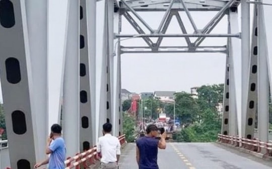 Hình ảnh cuối cùng cầu Phong Châu trước khi bị sập