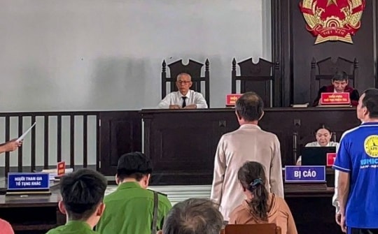 4 người hàng xóm cùng vào tù vì chuyện con gà, con chó