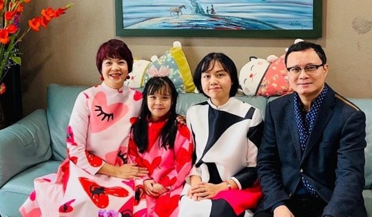 MC Diễm Quỳnh hiếm hoi 'khoe' chồng U60, đang sống hạnh phúc trong căn nhà rực sắc hoa