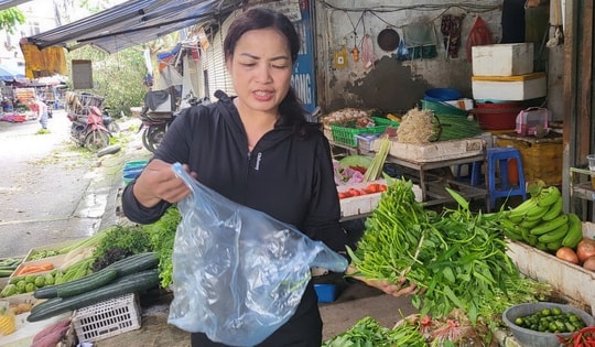 Hà Nội: Giá rau tại chợ truyền thống tăng cao