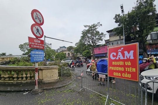 Hà Nội: Cấm qua cầu Long Biên đến khi nào?