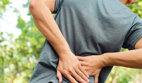 Đau ở thắt lưng, người đàn ông đi khám bất ngờ phát hiện ung thư phổi di căn