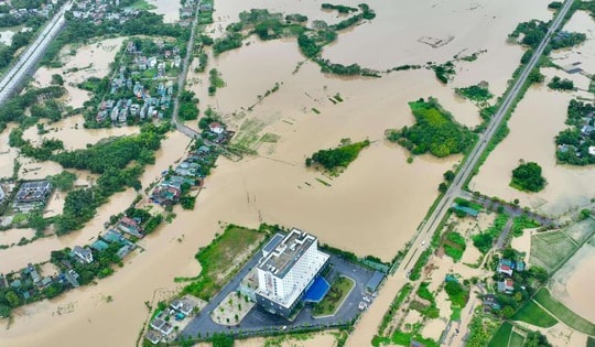 Bộ Công Thương: Tập trung cung ứng hàng hóa thiết yếu tới các tỉnh, thành đang ngập lụt