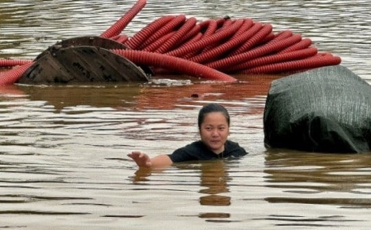 Hà Nội chạy lụt, hạn chế ôtô qua cầu Chương Dương