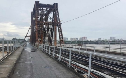 Cấm cầu Long Biên