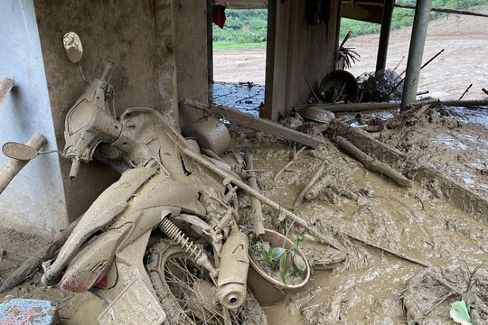 Lũ quét vùi lấp 35 ngôi nhà của một thôn, 15 người thiệt mạng, tiếp tục tìm kiếm người mất tích