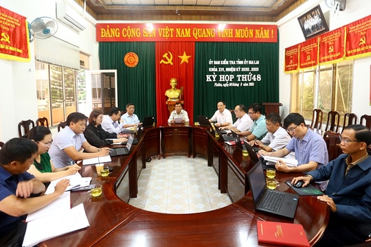 Đề nghị kỷ luật Giám đốc Sở, kỷ luật Cảnh cáo Phó Giám đốc