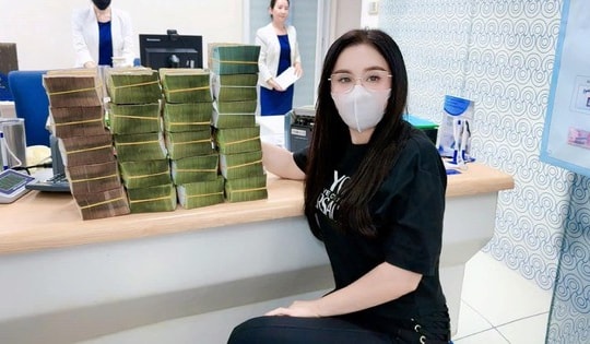 "Bà trùm thẩm mỹ viện" đem 3 tỷ tiền mặt, 50 tấn gạo đi trao trực tiếp cho đồng bào vùng lũ