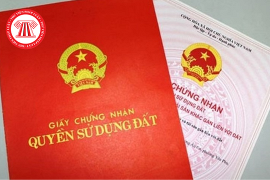 Chuyển quyền sử dụng đất, quyền sở hữu nhà ở và tài sản khác gắn liền với đất của vợ hoặc của chồng thành quyền sử dụng chung của cả 2 vợ chồng được quy định thế nào?
