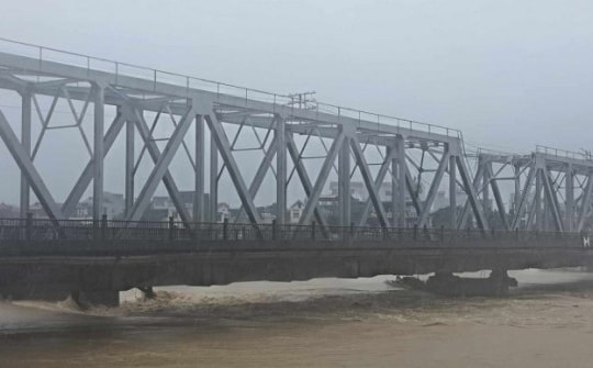 Hiện trạng 6 cầu ở Hà Nội và các tỉnh cấm xe do mưa lũ