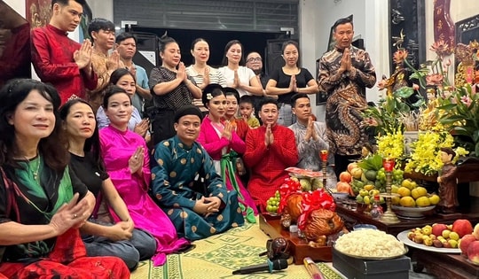 Ca sĩ Linh Nguyễn và nghệ sĩ Nhà hát chèo Hà Nội tri ân Tổ nghiệp