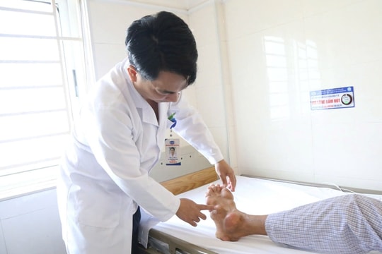 Biến dạng tứ chi do bệnh gout