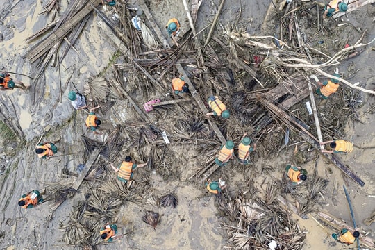 Hướng dẫn xử lý vệ sinh môi trường và chôn cất tử thi trong khi ngập lụt