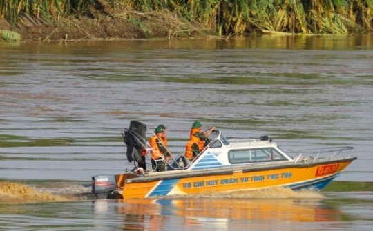 Quân đội, công an tìm kiếm nạn nhân vụ sập cầu Phong Châu