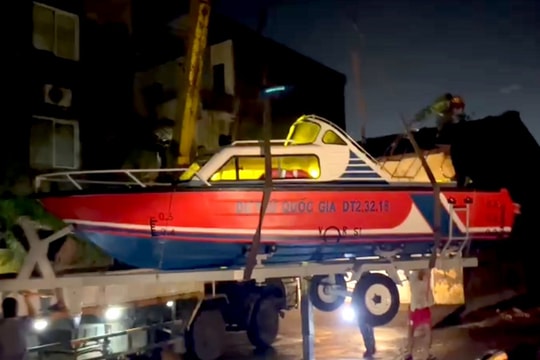 Xuất cấp xuồng, phao bè, áo phao hỗ trợ Tuyên Quang khắc phục hậu quả mưa bão