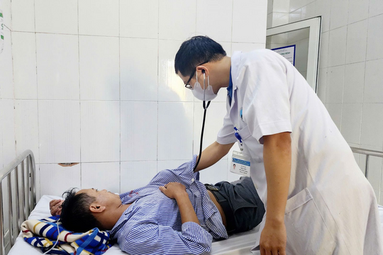 5 người bị ngộ độc sau khi ăn nấm rừng