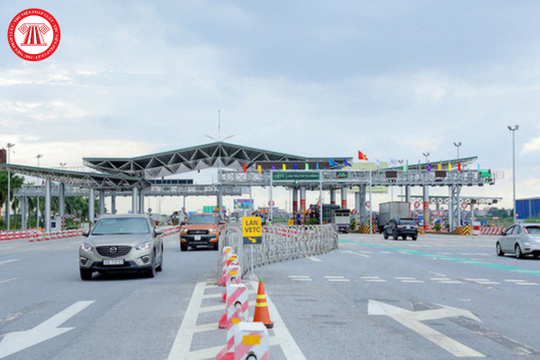 Cục Đăng kiểm có phải lập hóa đơn khi đơn vị đăng kiểm thu phí rồi trích chuyển không?