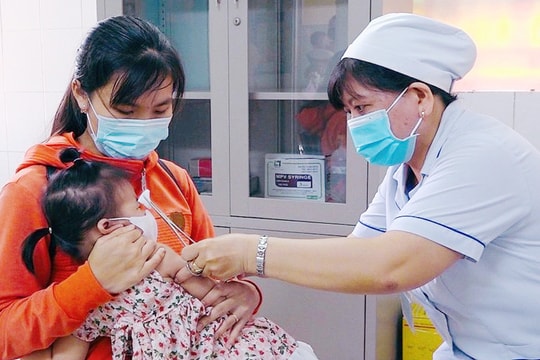 Vận động tiêm vắc xin sởi miễn phí đối với trẻ em TPHCM