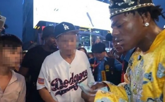 Nam streamer IshowSpeed người Mỹ bị 'chặt chém' ở phố đi bộ Nguyễn Huệ