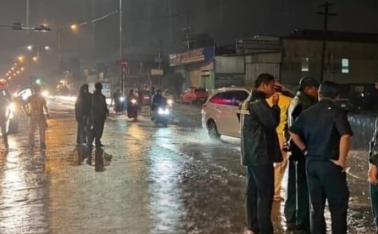 Người phụ nữ lái xe bán tải bị nước cuốn tử vong ở Bình Dương