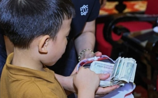 Cọc tiền lẻ, bức thư của nhà hảo tâm 'nhí' và 1.001 tỷ đồng gửi đồng bào