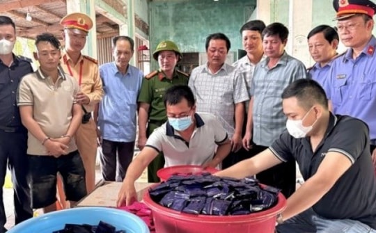 [CLIP] Vây bắt hai đối tượng mang súng áp tải lượng ma tuý ‘khủng’ từ Lào về Việt Nam