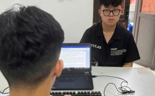 Dùng ô tấn công tài xế taxi, định cướp tài sản