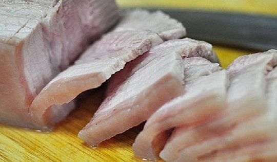 Đi khám vì bị ho kéo dài, người đàn ông 51 tuổi ở Nam Định bất ngờ phát hiện nhiễm sán lợn nguy hiểm vì ăn thịt theo cách này