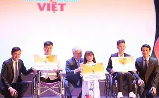 Những tấm gương khuyết tật “quên mình” vì cộng đồng